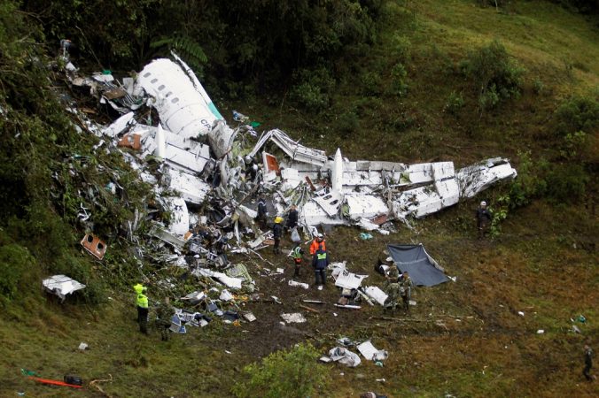 Wreckage from a plane that crashed into Colombian jungle with Brazilian soccer team Chapecoense, is seen near Medellin, Colombia, November 29, 2016. REUTERS/Fredy Builes     TPX IMAGES OF THE DAY - RTSTTI5